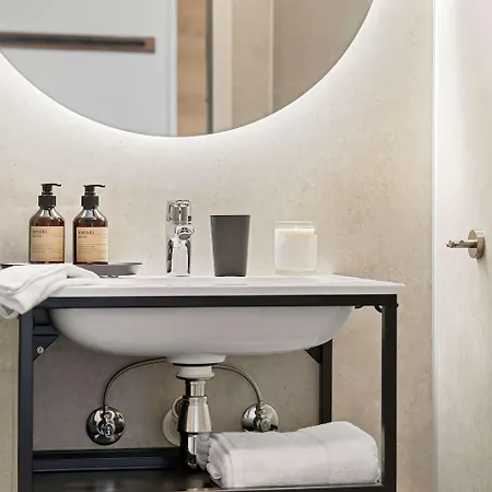 Aiden By Western Hotel